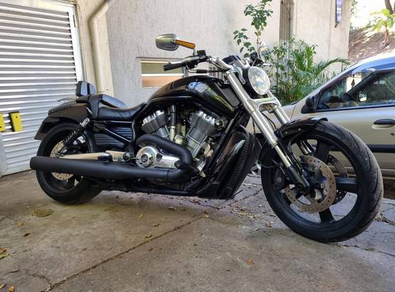 HARLEY-DAVIDSON V-ROD 10TH ANNIVERSARY EDITION 
